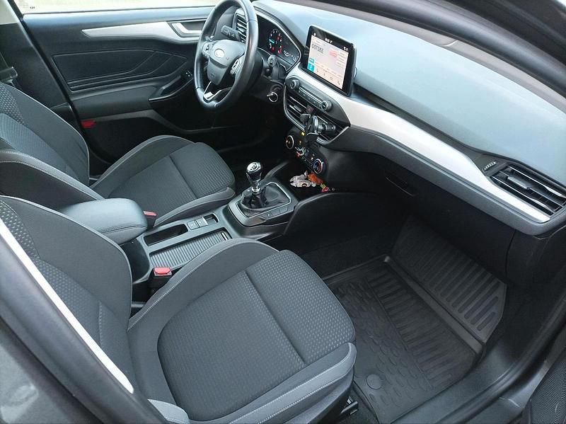 Gebraucht Ford Focus 125 PS (91 kW) 2018 Grau Kombi