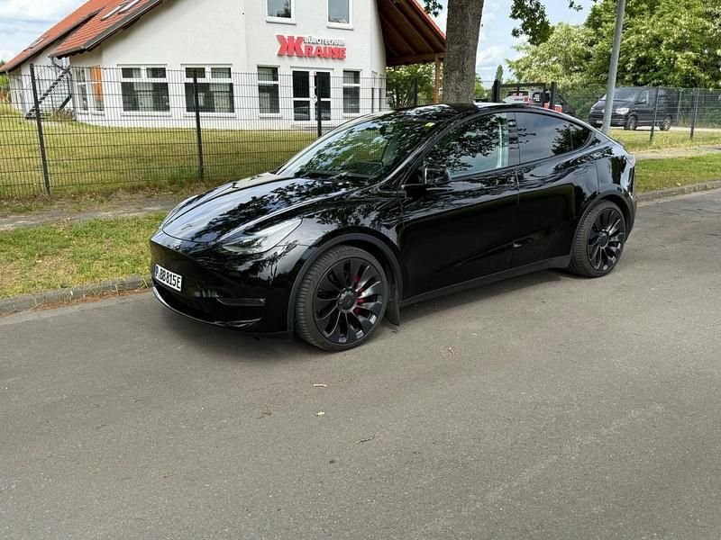 Schwarz Gebraucht 2022 Tesla Model Y Performance SUV | 44.950 € - Bild 1/4