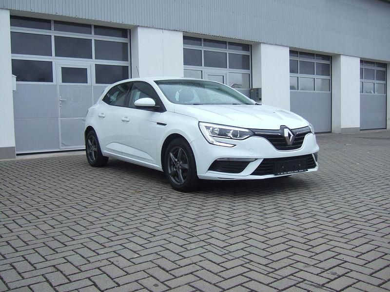 Weiß Gebraucht 2016 Renault Mégane IV Life Limousine | 9.299 € (Fairer Preis) - Bild 1/4