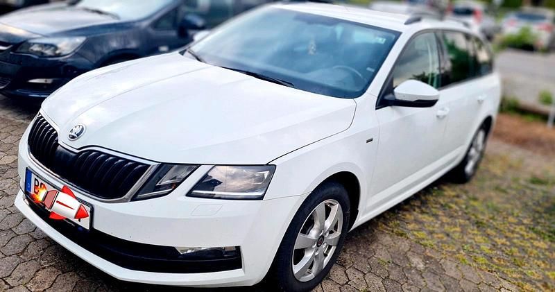 Weiß Gebraucht 2019 Skoda Octavia Clever Kombi | 13.200 € (Fairer Preis) - Bild 1/4