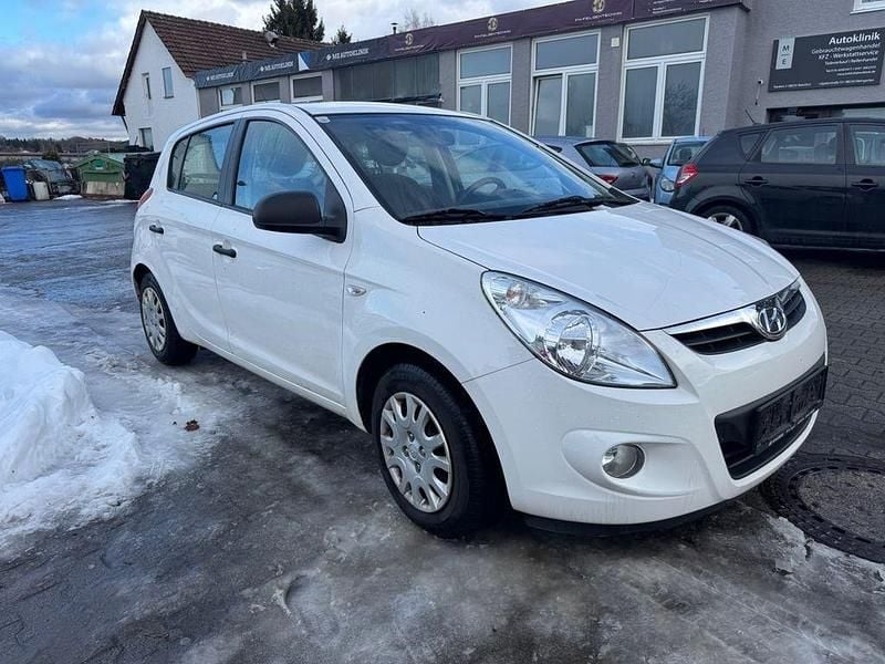 Gebraucht Hyundai i20 Classic 86 PS (63 kW) 2012 Weiß Kleinwagen