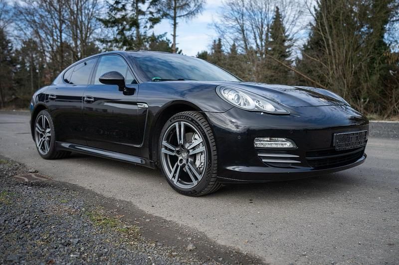 Schwarz Gebraucht 2013 Porsche Panamera 4S Limousine | 29.900 € (Teuer) - Bild 1/4