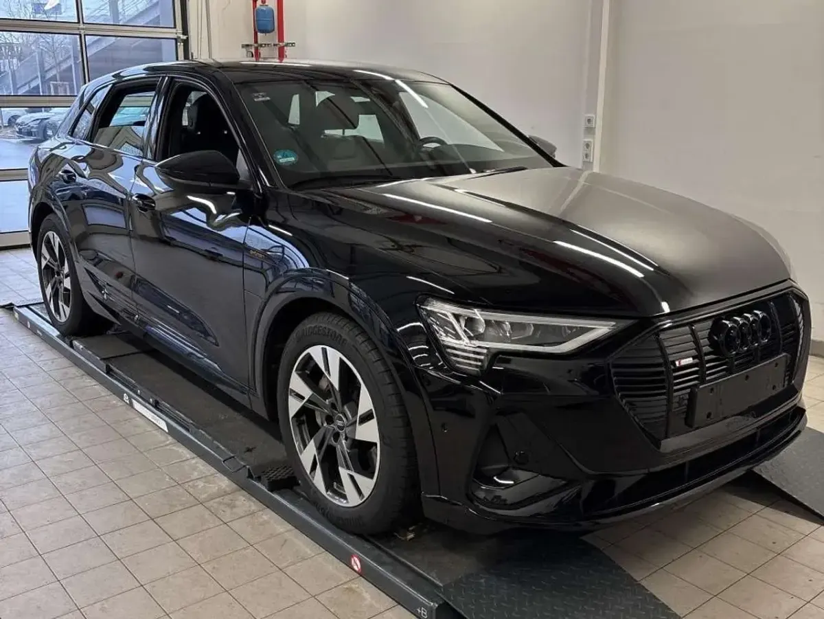 Gebraucht Audi e-tron S-Line 300 kW (408 PS) 2023 Schwarz SUV