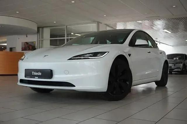 Second-hand Tesla Model 3 70 kW (96 CP) 2023 Andere Berlinǎ