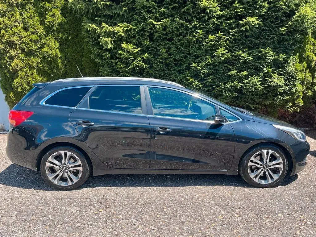 Gebraucht Kia Ceed Sportswagon Platinum 128 PS (94 kW) 2014 Schwarz Kombi