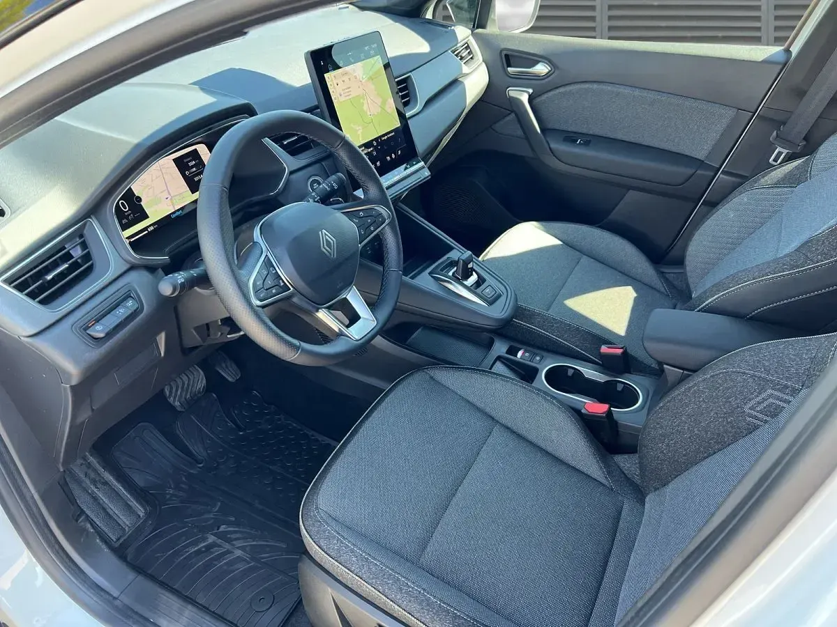 Gebraucht Renault Captur Techno 158 PS (116 kW) 2025 Weiß (perlmuttweiß + blackpearlsch) SUV