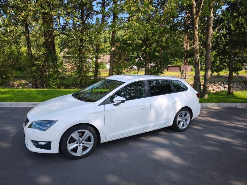 Weiß Gebraucht 2015 Seat Leon ST FR Kombi | 12.500 € (Guter Preis) - Bild 1/4