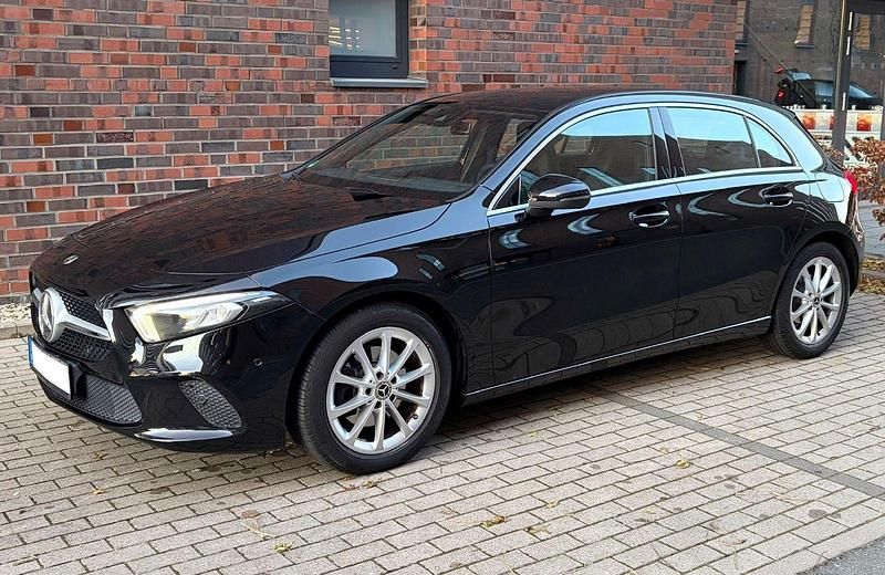 Schwarz Gebraucht 2018 Mercedes A200 Progressive Kombi | 19.600 € (Fairer Preis) - Bild 1/4