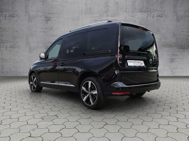 Gebraucht VW Caddy Style 122 PS (89 kW) 2023 Deep black perleffekt Van / Kleinbus