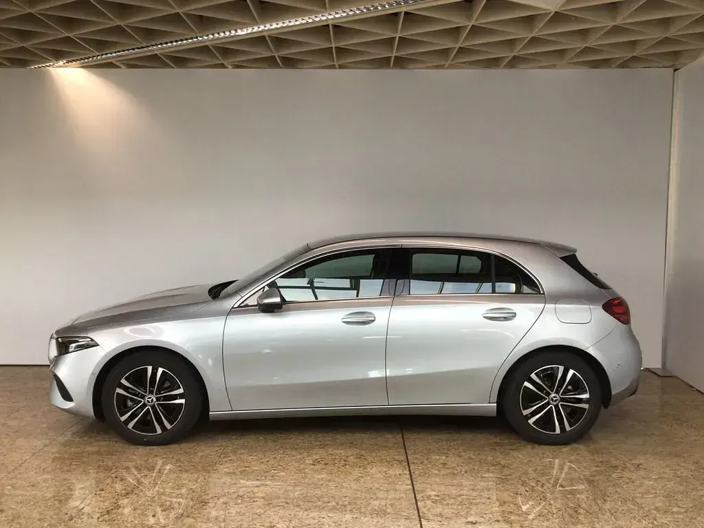 Gebraucht Mercedes A180 Advanced 136 PS (100 kW) 2024 Lack hightechsilber (metallic) Limousine