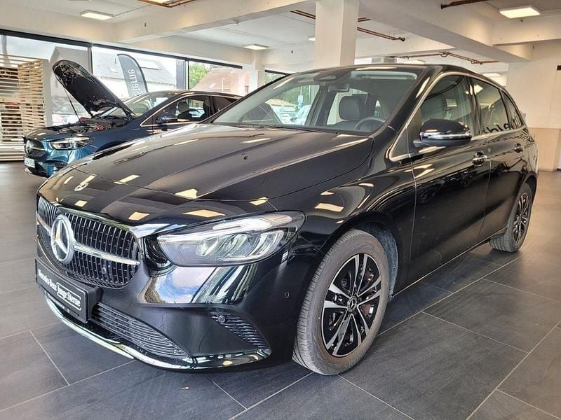 Gebraucht Mercedes B250e Advanced Plus 218 PS (160 kW) 2024 Lack kosmosschwarz Van / Kleinbus