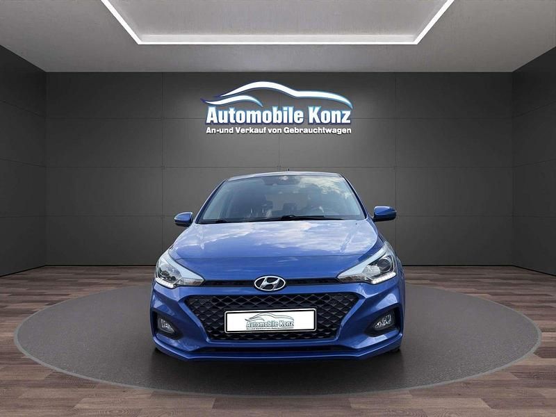 Blau Gebraucht 2018 Hyundai i20 Style Kleinwagen | 11.900 € (Fairer Preis) - Bild 1/4