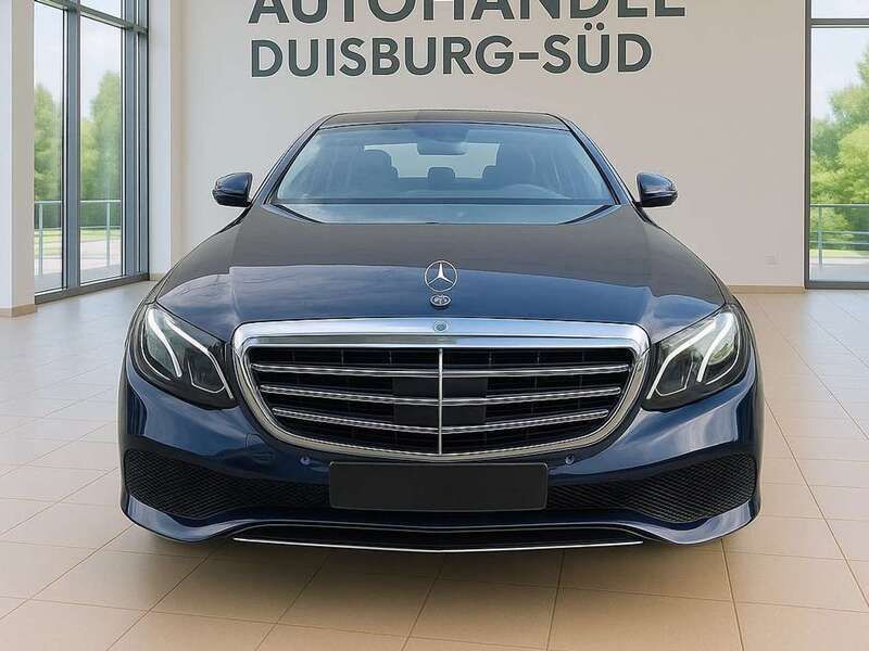 Cavansitblau metalliclack Gebraucht 2018 Mercedes E220 Limousine | 32.900 € (Fairer Preis) - Bild 1/4