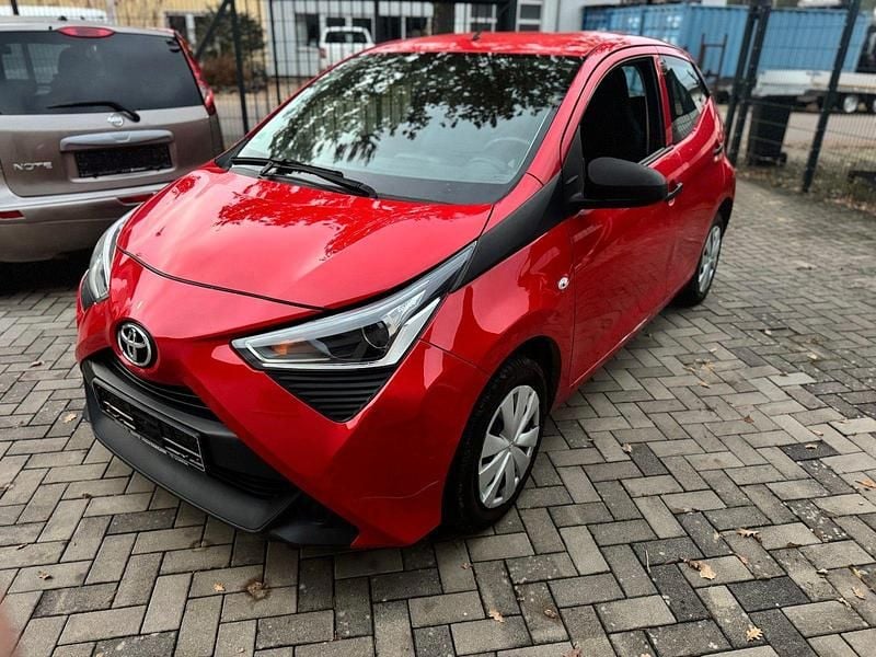 Rot Gebraucht 2021 Toyota Aygo Kleinwagen | 6.950 € (Superpreis) - Bild 1/4