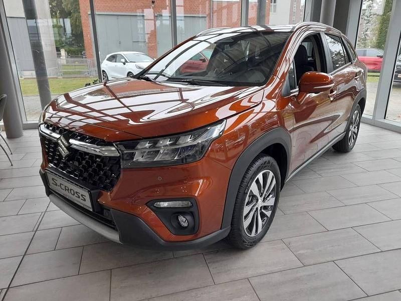 Braun Gebraucht 2025 Suzuki SX4 S-Cross Comfort+ SUV | 33.640 € (Teuer) - Bild 1/4