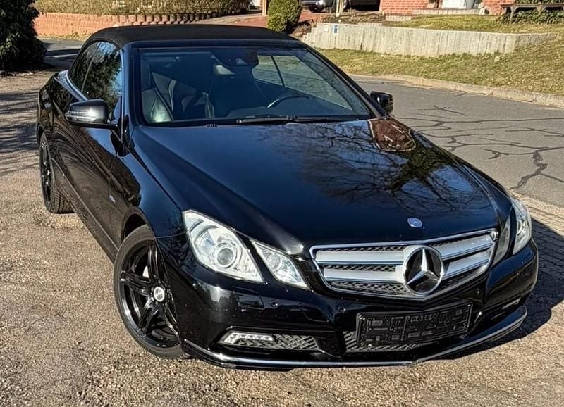 Gebraucht Mercedes E250 204 PS (150 kW) 2010 Schwarz Cabrio