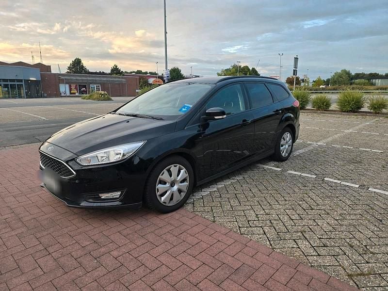 Schwarz Gebraucht 2016 Ford Focus Kombi | 6.900 € (Fairer Preis) - Bild 1/4