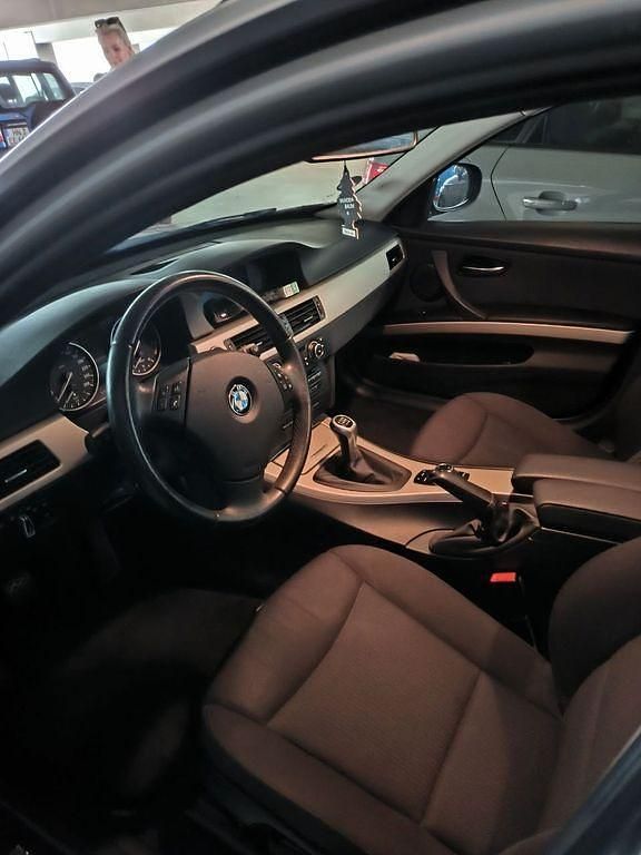 Gebraucht BMW 318 143 PS (105 kW) 2012 Silber Kombi