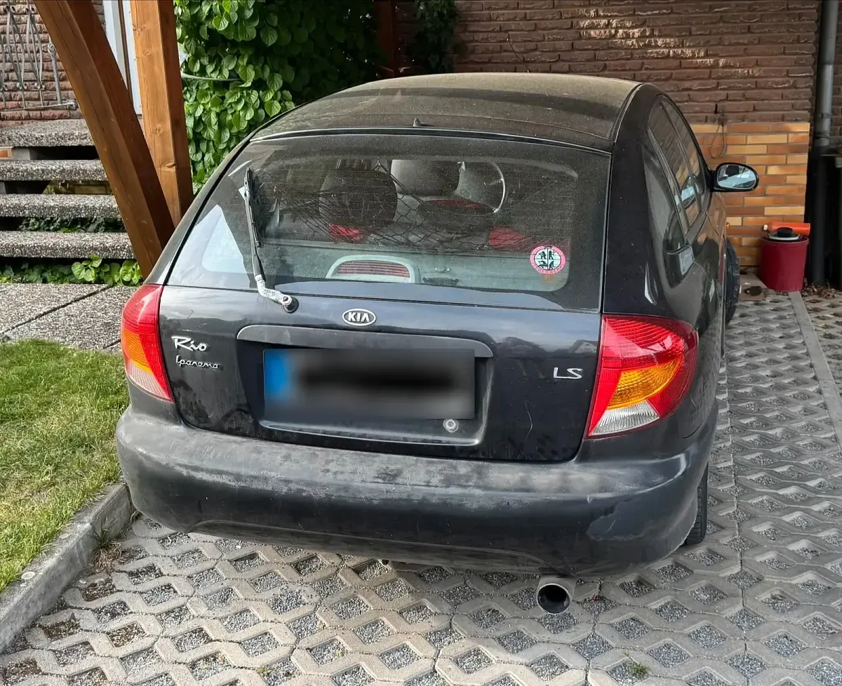 Second-hand Kia Rio 97 CP (71 kW) 2002 Negru Berlinǎ