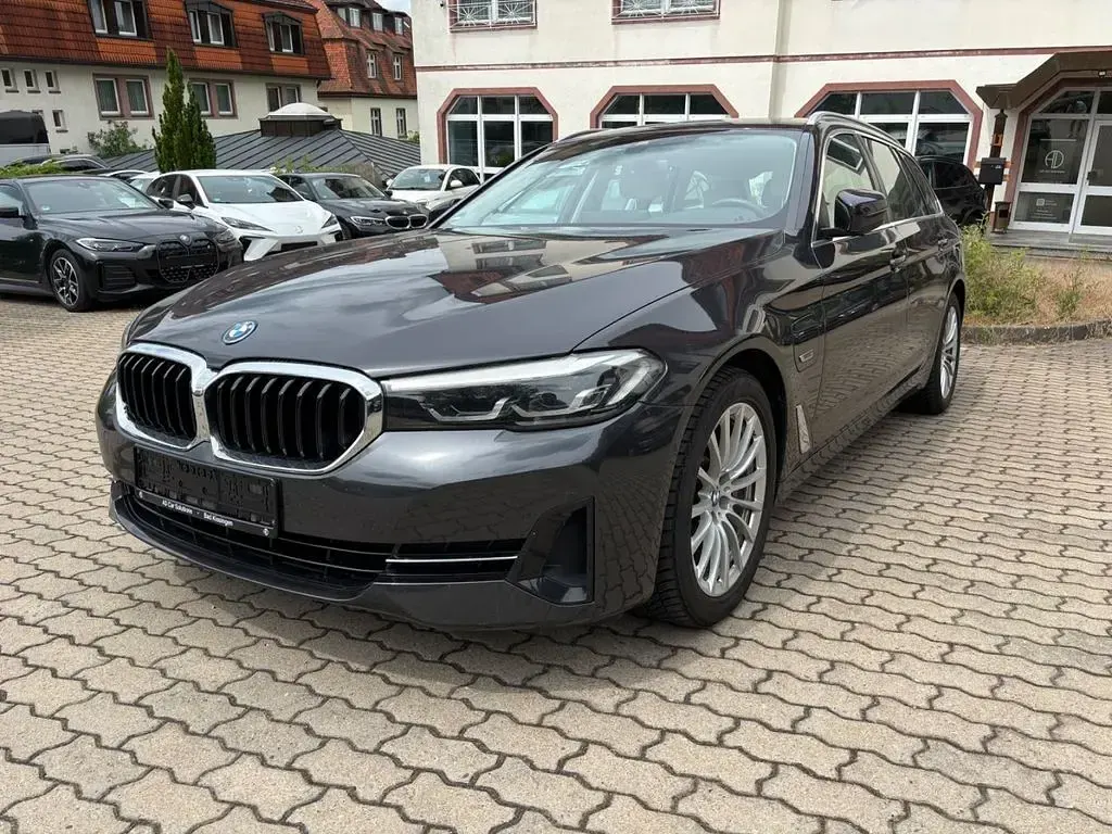 Gebraucht BMW 530e Sport Line 292 PS (214 kW) 2022 Grau Limousine