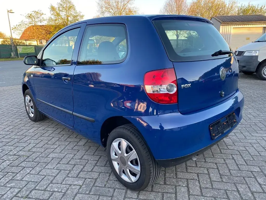 Second-hand VW Fox 54 CP (39 kW) 2006 Albastru Hatchback