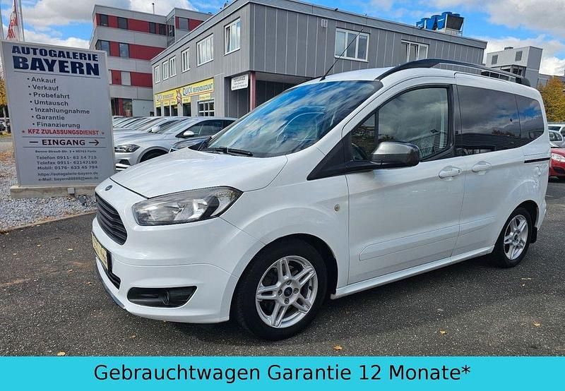 Weiß Gebraucht 2017 Ford Tourneo Courier Sport Van / Kleinbus | 9.870 € (Fairer Preis) - Bild 1/4