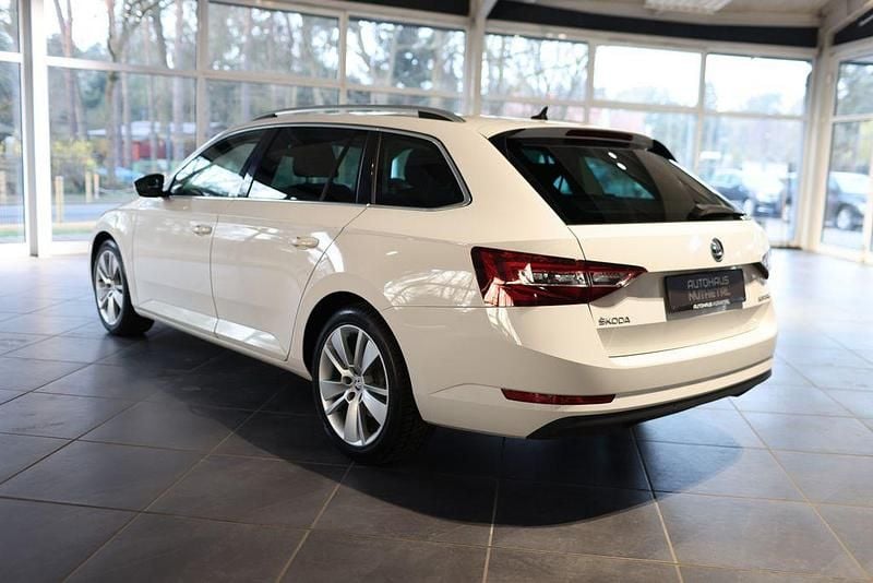 Gebraucht Skoda Superb Style 150 PS (110 kW) 2018 Candyweiss Kombi