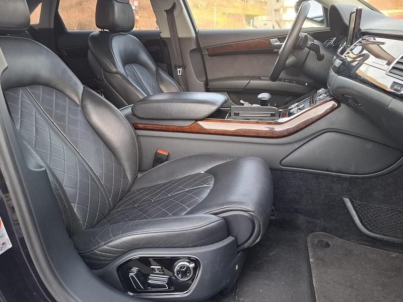 Second-hand Audi A8 351 CP (258 kW) 2011 Albastru Berlinǎ