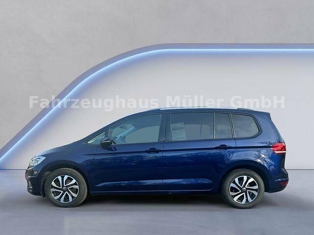 Używany VW Touran Active 150 KM (110 kW) 2022 Niebieski Minivan