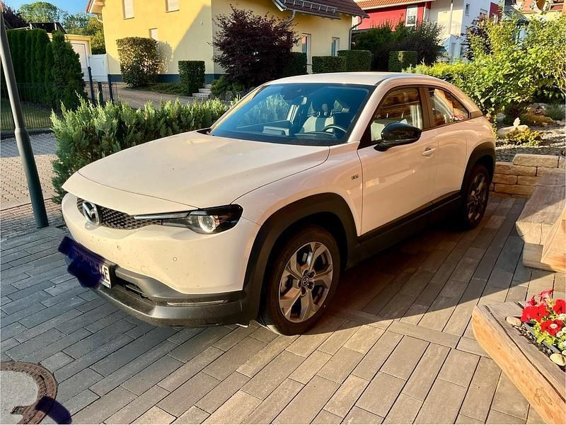 Weiß Gebraucht 2023 Mazda MX30 Prime-Line SUV | 15.900 € (Superpreis) - Bild 1/4