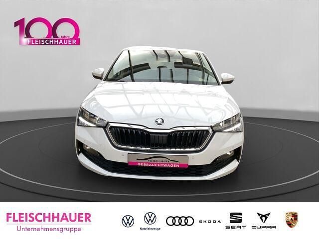 Gebraucht Skoda Scala Selection 95 PS (69 kW) 2023 Weiss Kleinwagen