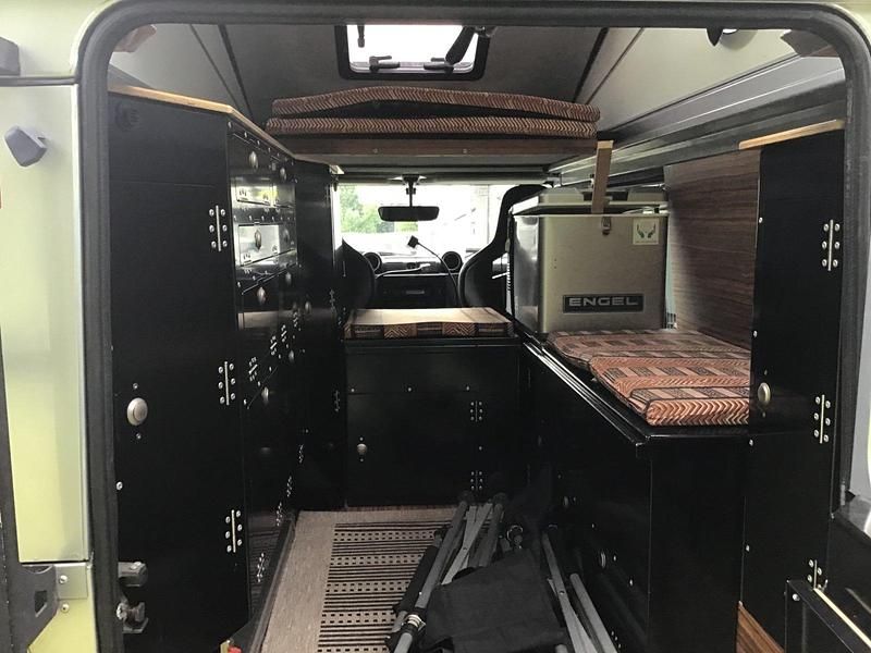 Gebraucht Land Rover Defender 122 PS (89 kW) 2012 Silber Van