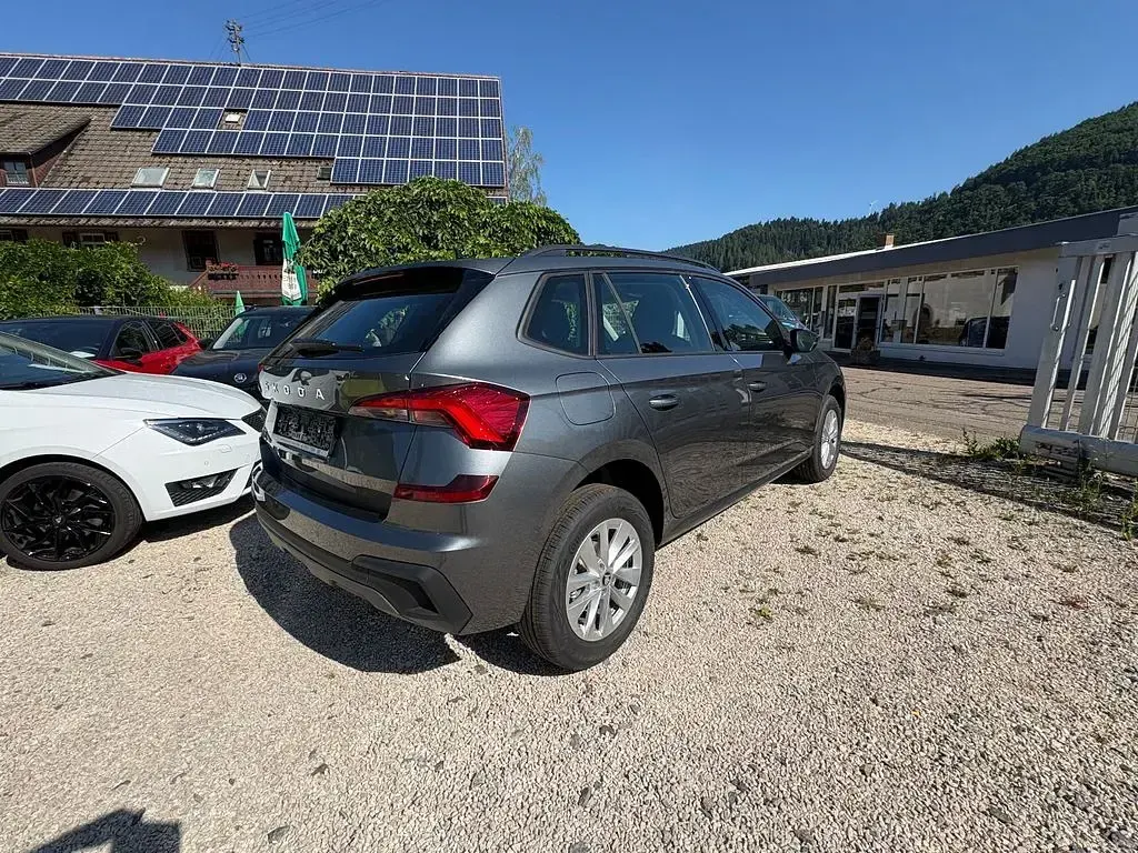 Neu Skoda Kamiq 110 PS (80 kW) 2026 Grau SUV