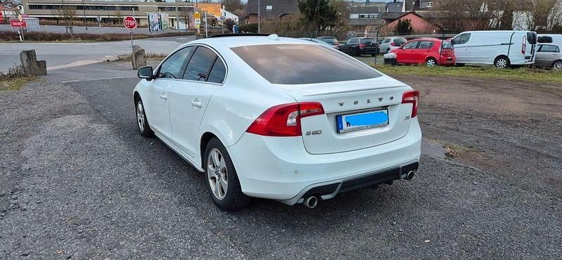 Gebraucht Volvo S60 R-Design 205 PS (150 kW) 2011 Weiß Limousine