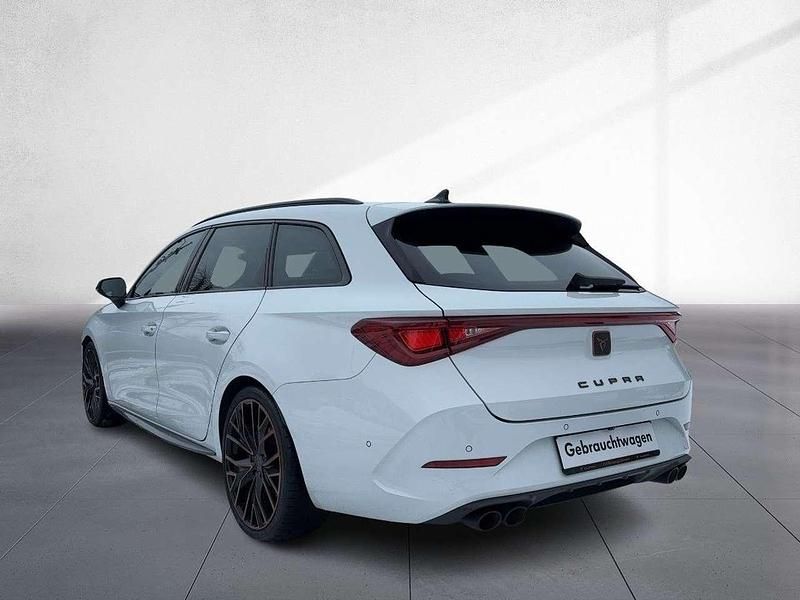 Używany Cupra Leon VZ 310 KM (228 kW) 2023 Biały Sedan/Limuzyna