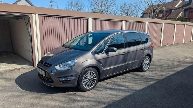 Gebraucht Ford S-MAX Champions Edition 140 PS (102 kW) 2012 Braun Van / Kleinbus