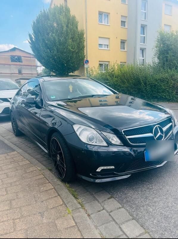 Schwarz Gebraucht 2009 Mercedes E500 Coupé | 13.999 € (Superpreis) - Bild 1/4