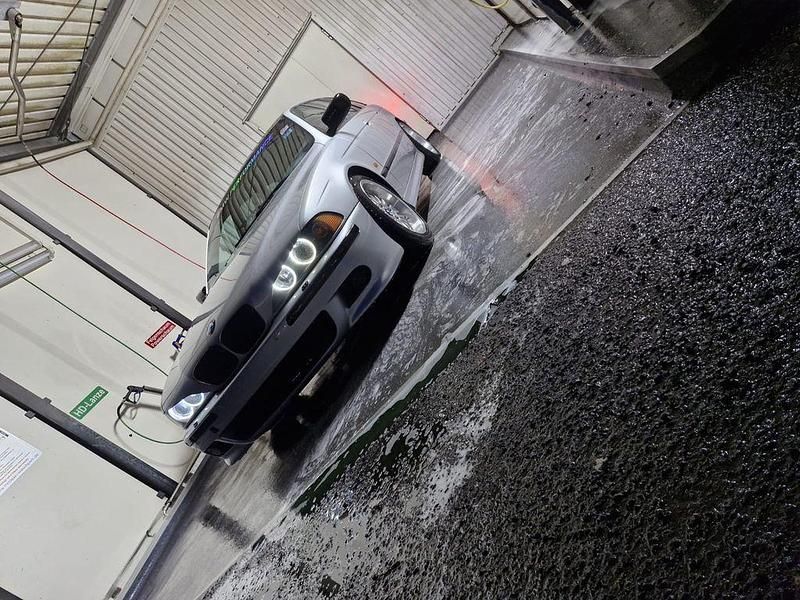 Silber Gebraucht 2001 BMW 525 Performance Kombi | 2.500 € (Fairer Preis) - Bild 1/4