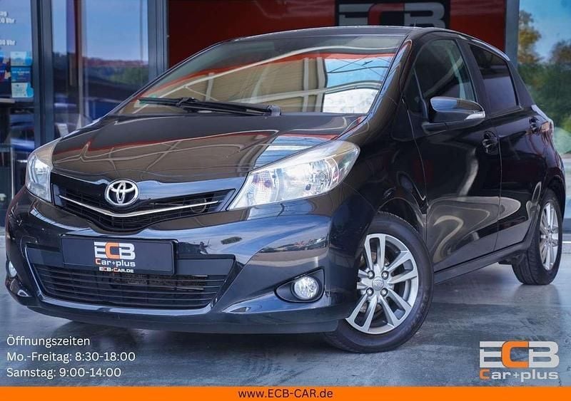 Schwarz Gebraucht 2015 Toyota Yaris Comfort Kleinwagen | 5.950 € (Guter Preis) - Bild 1/4