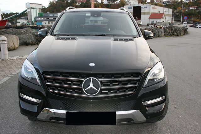 Gebraucht Mercedes ML250 204 PS (150 kW) 2014 Schwarz metallic SUV