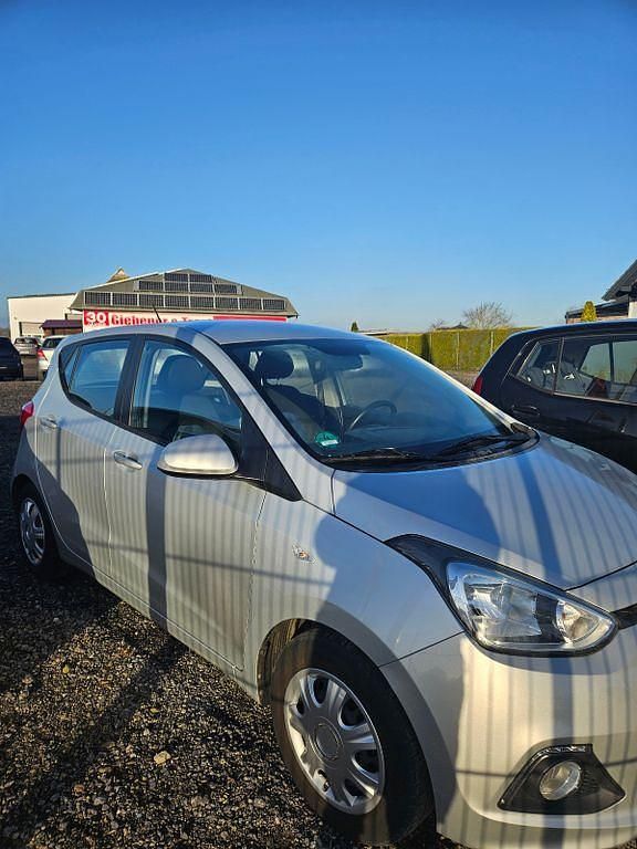 Gebraucht Hyundai i10 Intro Edition 87 PS (63 kW) 2014 Silber Kleinwagen