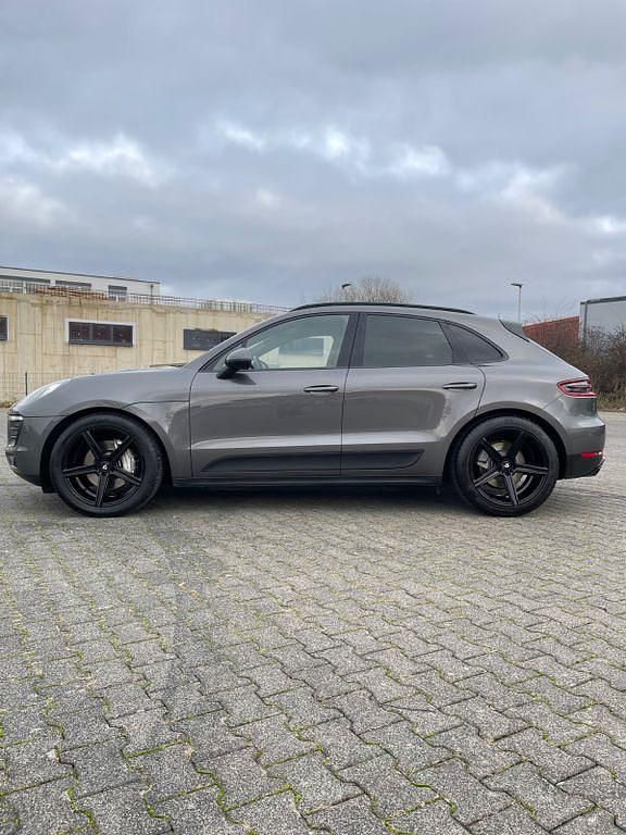 Grau Gebraucht 2015 Porsche Macan S SUV | 36.900 € (Fairer Preis) - Bild 1/4