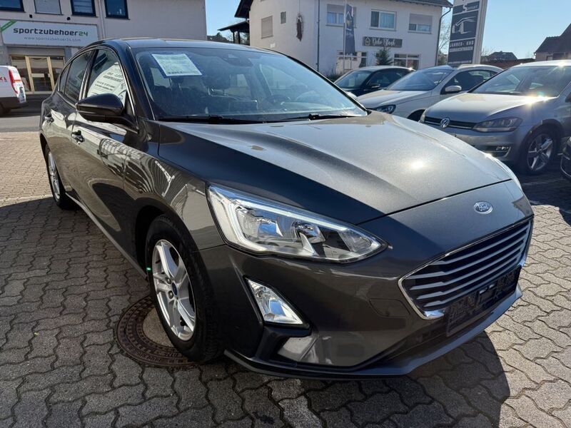 Grau Gebraucht 2019 Ford Focus Cool & Connect Limousine | 8.900 € (Teuer) - Bild 1/4
