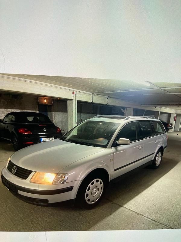 Silber Gebraucht 1999 VW Passat Kombi | 599 € (Guter Preis) - Bild 1/4