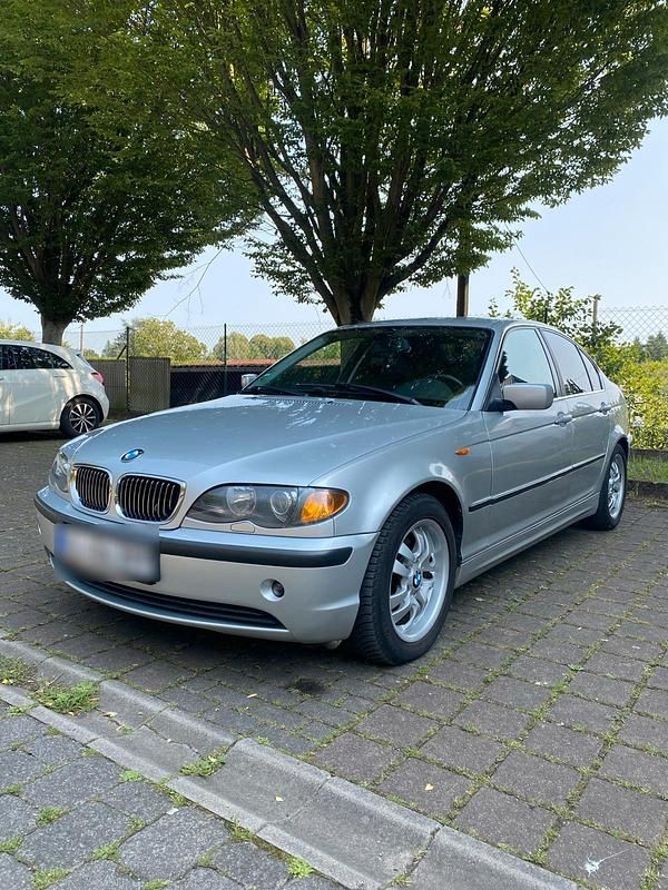 Grau Gebraucht 2002 BMW 320 Limousine | 3.000 € (Fairer Preis) - Bild 1/4