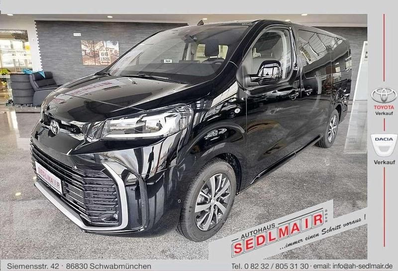 Graphitschwarz Gebraucht 2024 Toyota Proace Verso Team Kombi | 42.480 € (Teuer) - Bild 1/4