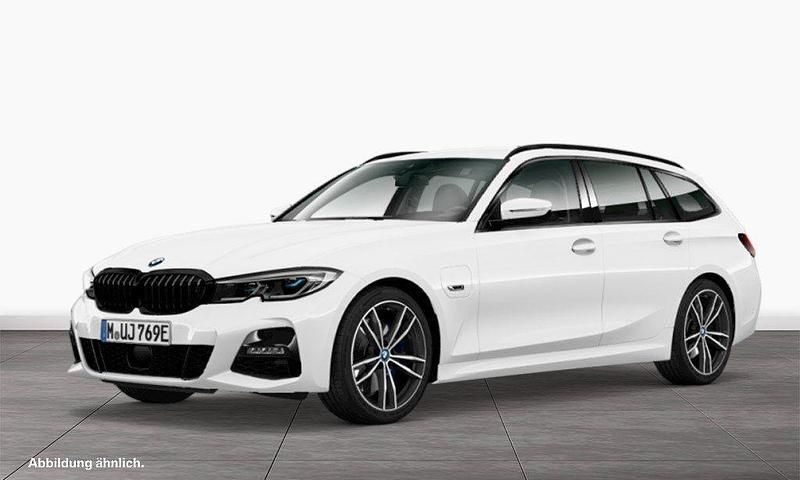 Alpinweiß uni Gebraucht 2021 BMW 330e Sport Line Kombi | 29.600 € (Etwas zu teuer) - Bild 1/3