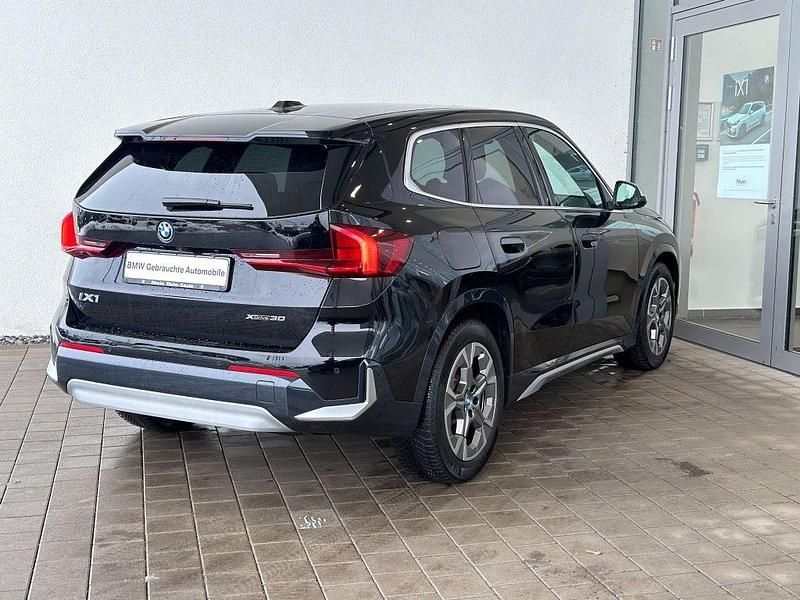 Gebraucht BMW iX1 xLine 225 kW (306 PS) 2023 Schwarz SUV