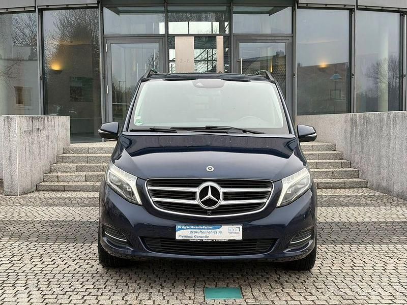 Gebraucht Mercedes V250 Avantgarde 190 PS (139 kW) 2019 Blau Van / Kleinbus