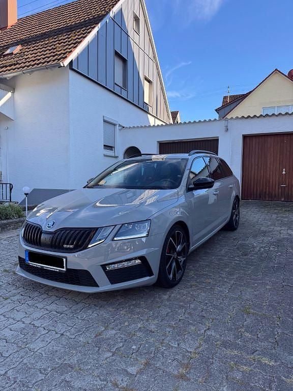 Grau Gebraucht 2019 Skoda Octavia RS Kombi | 21.000 € (Guter Preis) - Bild 1/4